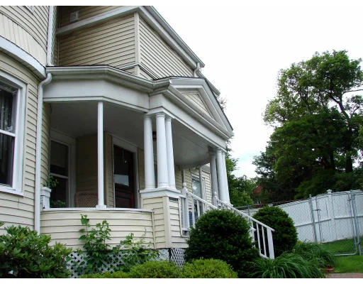 Photo of 526 Centre Street