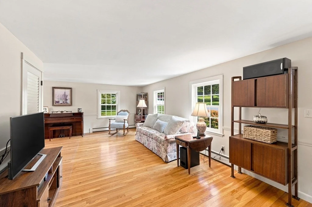 Photo of 6 Cedarview Rd