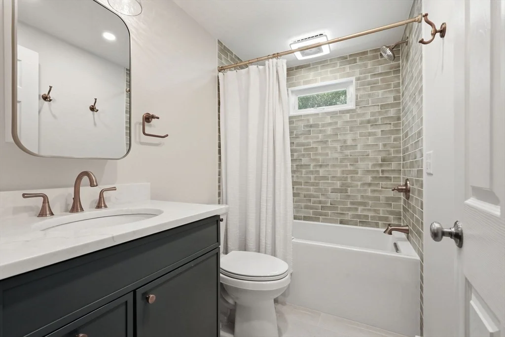 Photo of 43 Long Plain Rd