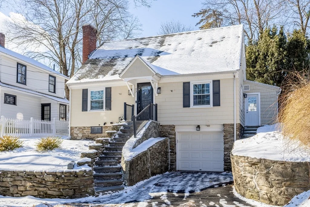 Photo of 23 Tiverton Parkway