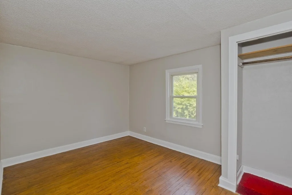Photo of 351 Apremont Hsy