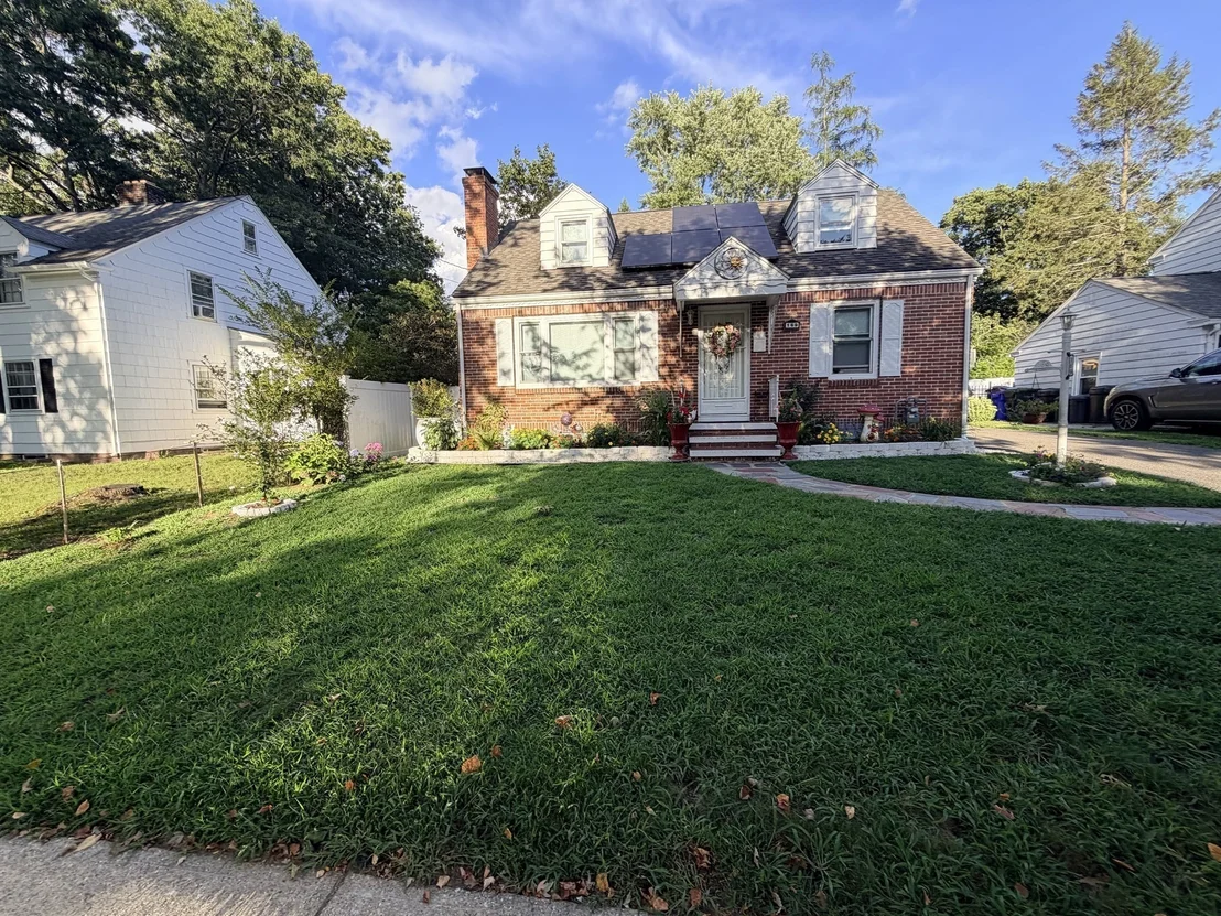 Photo of 169 Roosevelt Ave