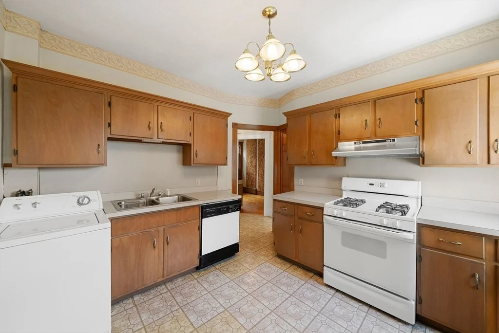 Photo of 562 Broadway
