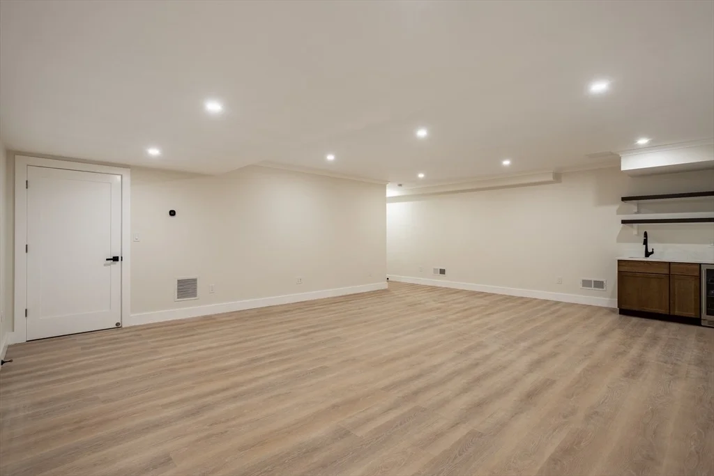Photo of 383 Marrett