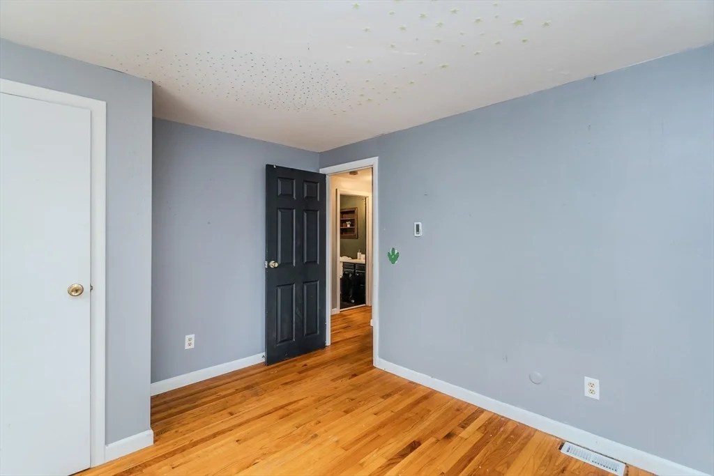 Photo of 28 Birch Glen Rd