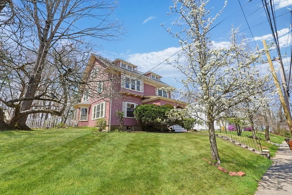 Photo of 92 Dennison Ave