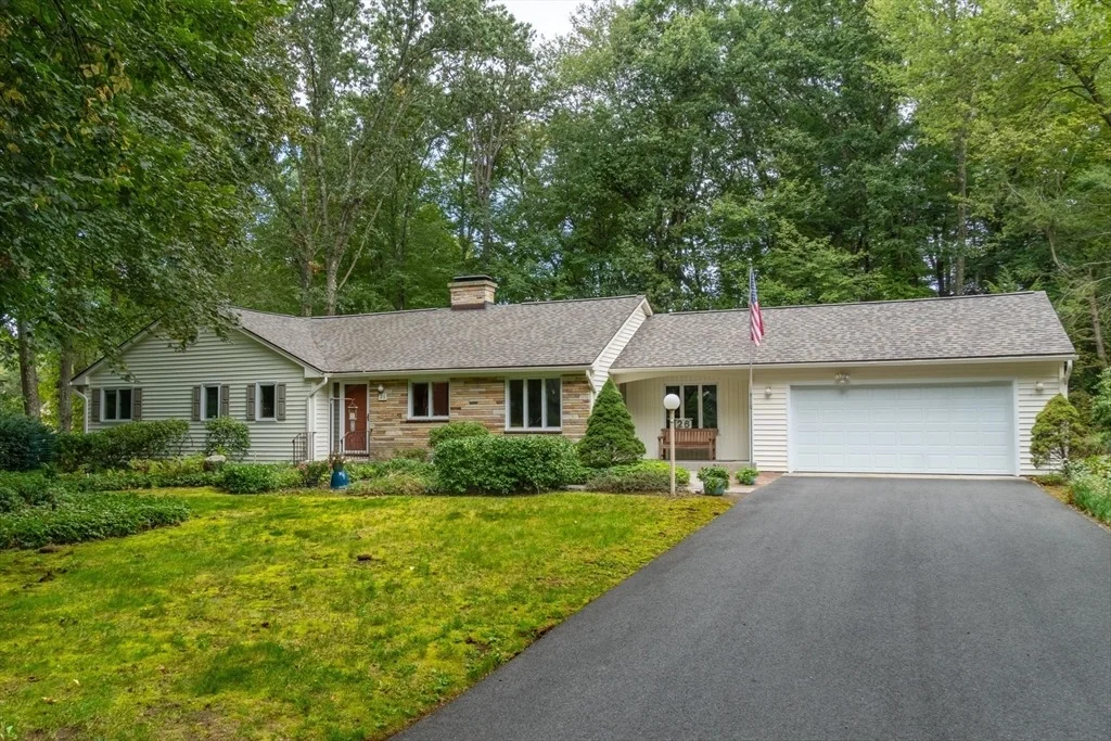 Photo of 26 White Oaks Dr