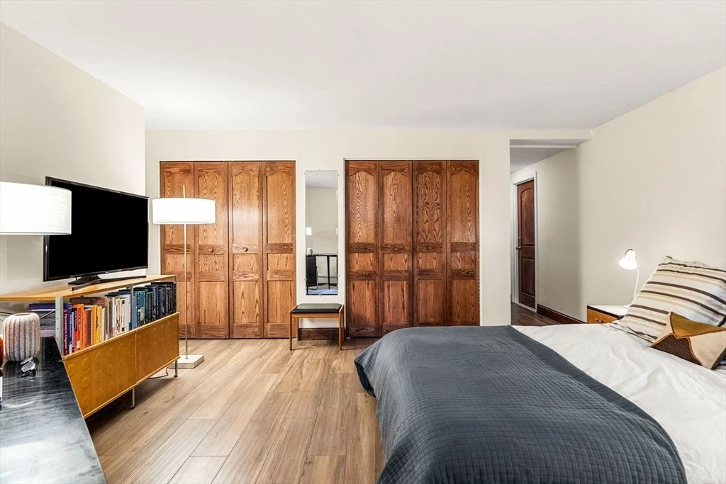 Photo of Unit E at 101 Summit
