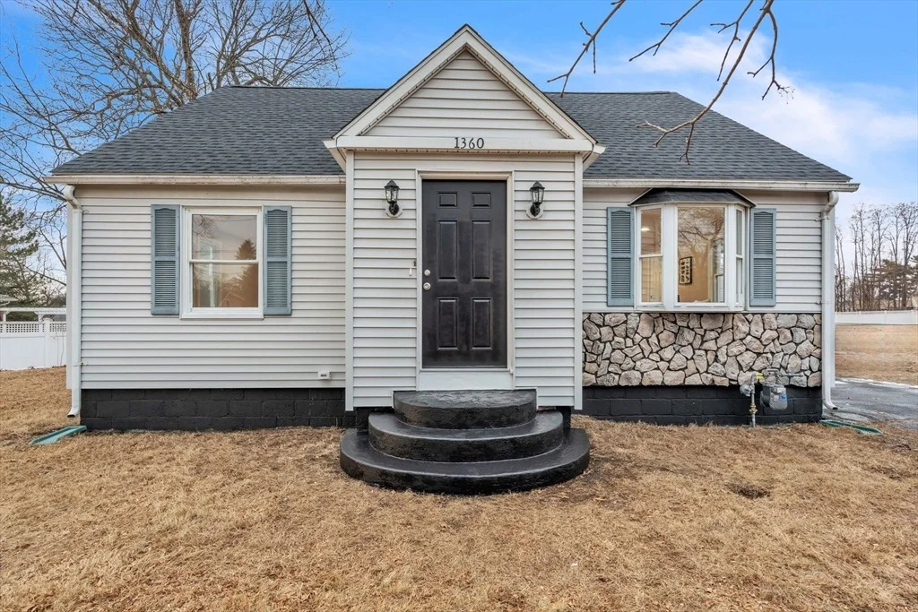 Photo of 1360 Granby Rd