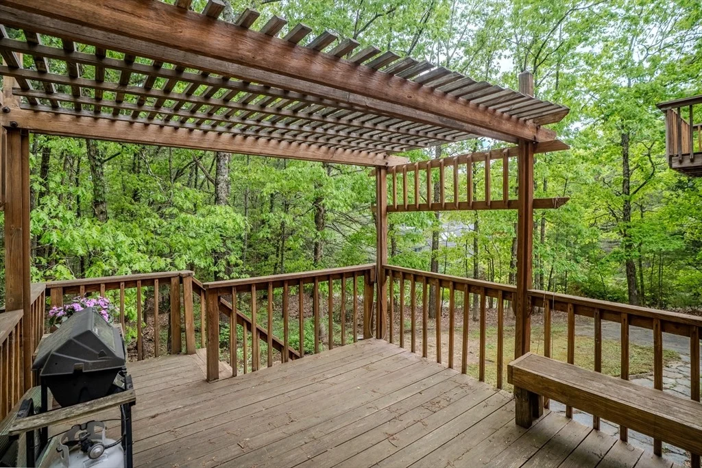 Photo of 102 Larkspur Dr