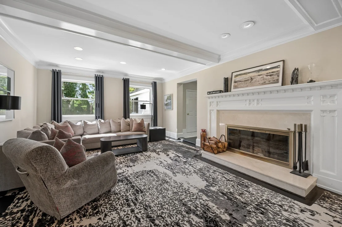 Photo of 1175 Centre St