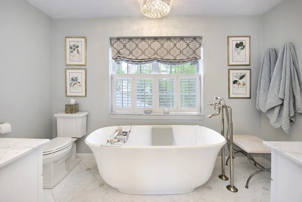 Photo of 2 Blackthorne Cir