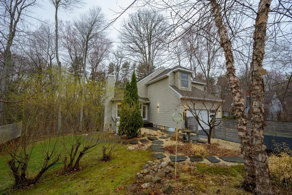 Photo of 39 Dennis Dr