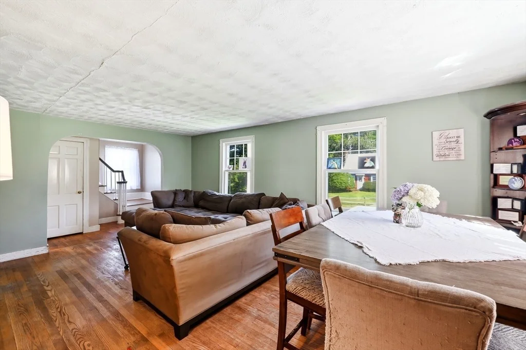 Photo of 219 Old Warren Rd