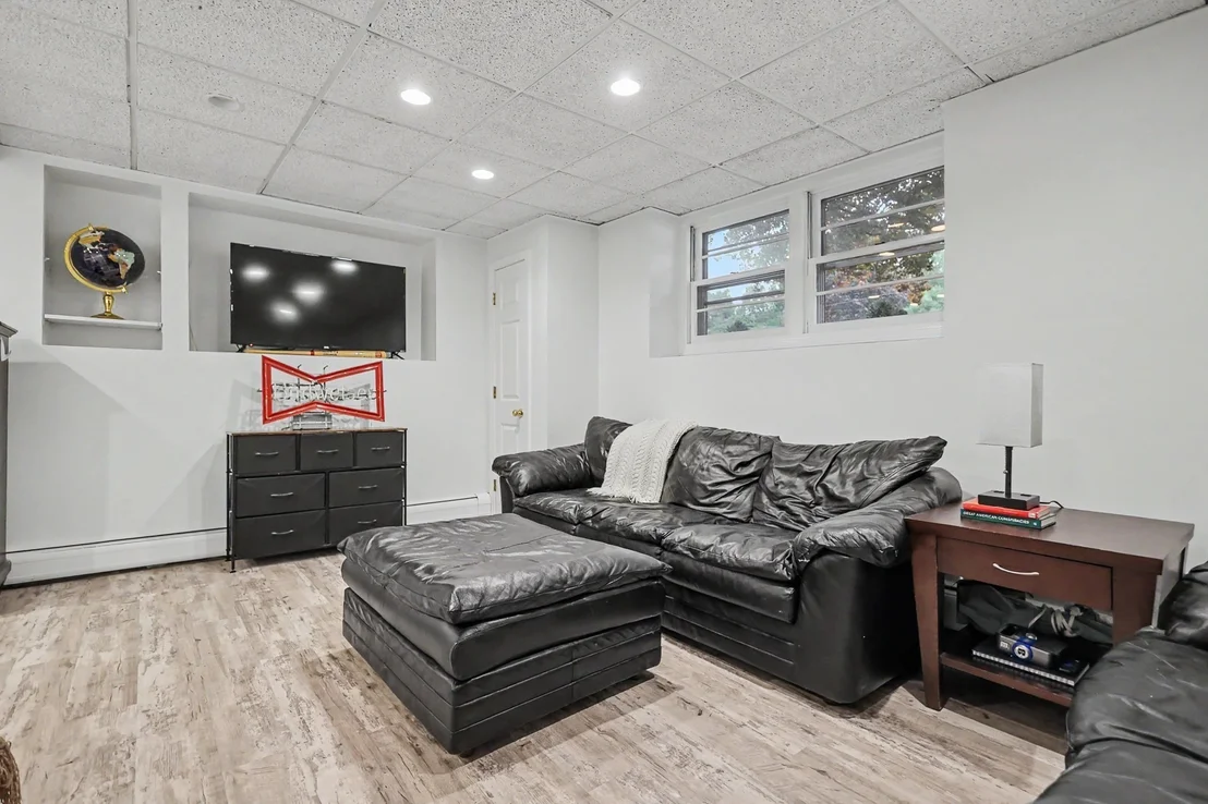 Photo of 49 Meadowview Rd
