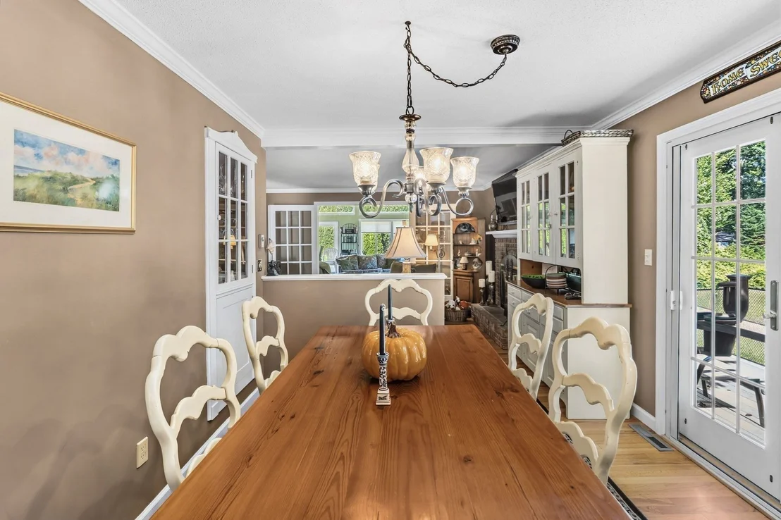 Photo of 207 Loudville Road