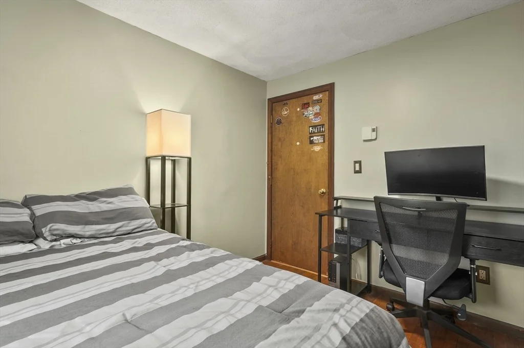 Photo of 33 Frost Road