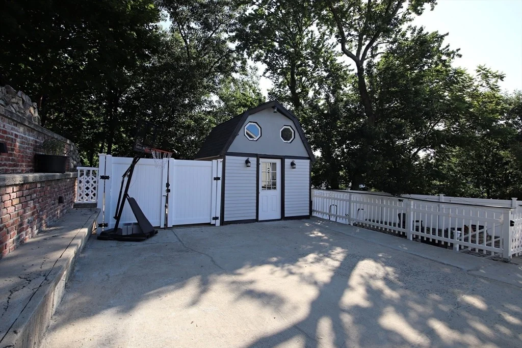 Photo of 27 Overlea Avenue