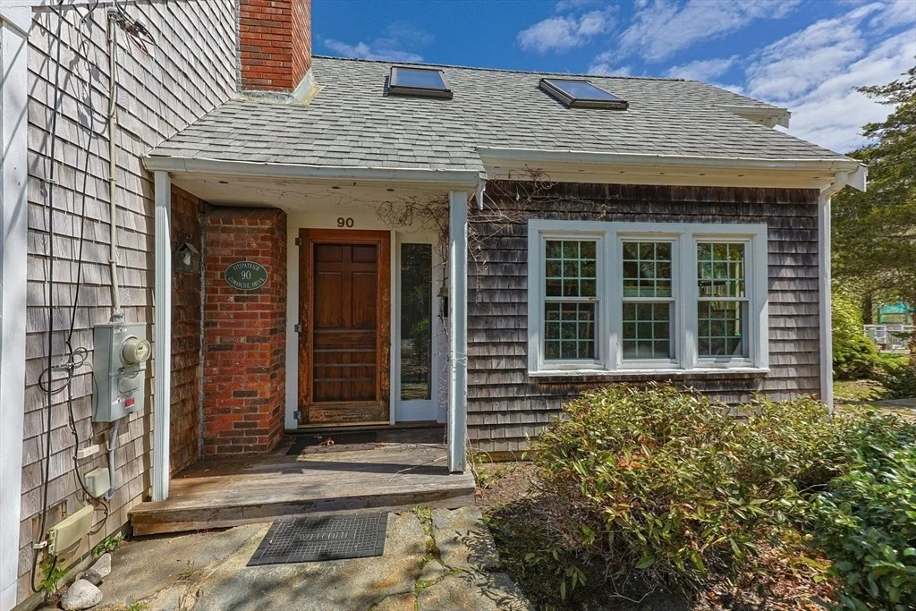 Photo of 90 Comanche Dr