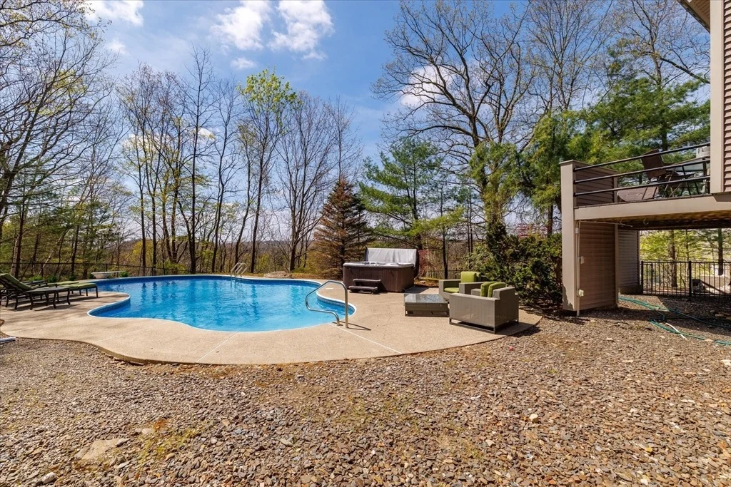 Photo of 35 Hickory Dr