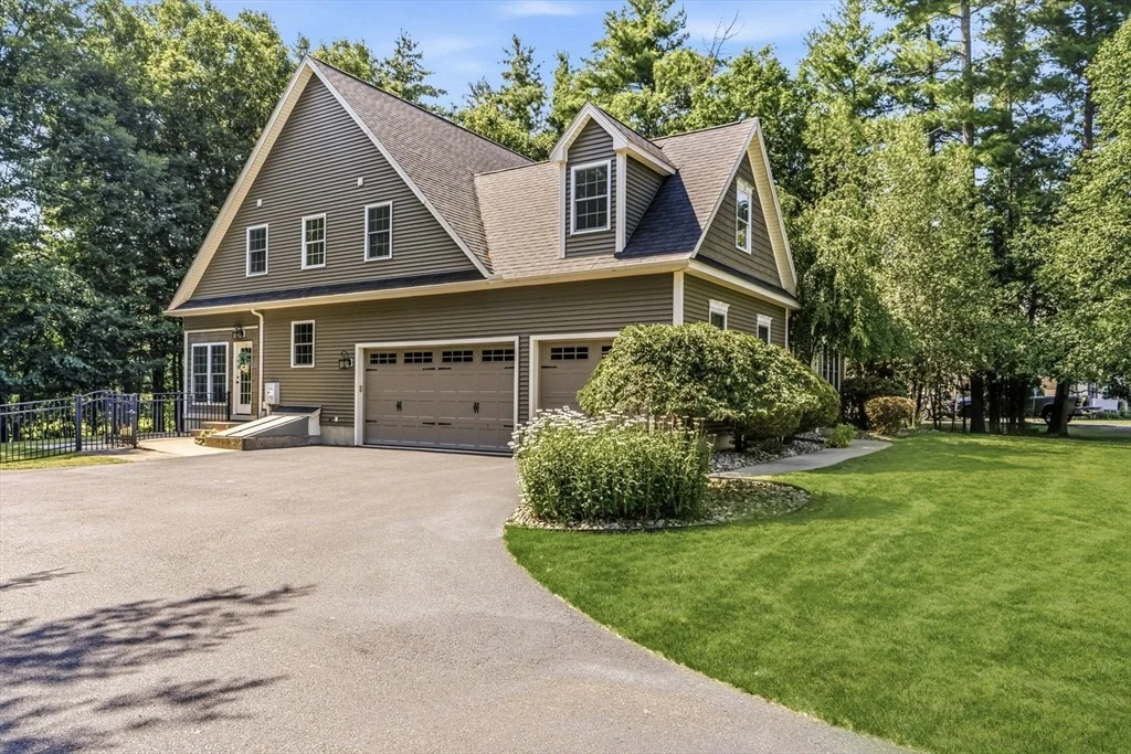 Photo of 17 Bissonnette Cir