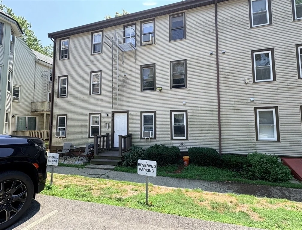 Photo of Unit C4 at 528 Cherry Street