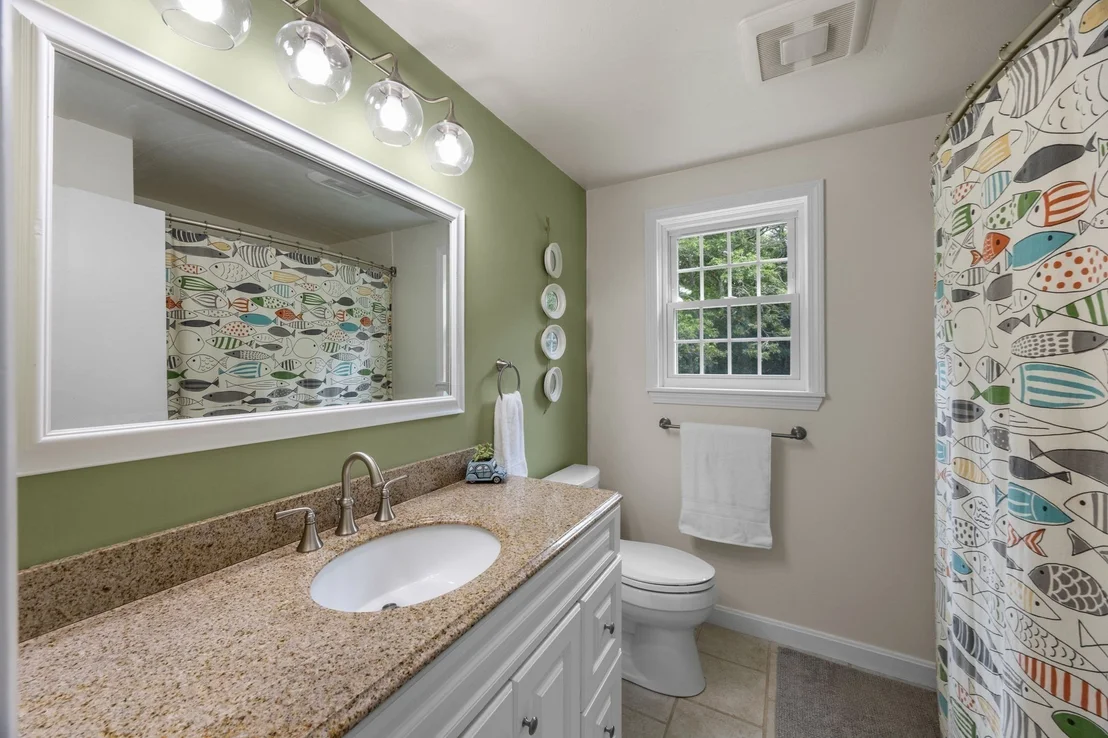 Photo of 34 Commodore Ln