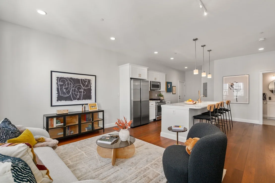 Photo of Unit 310 at 170 W Broadway