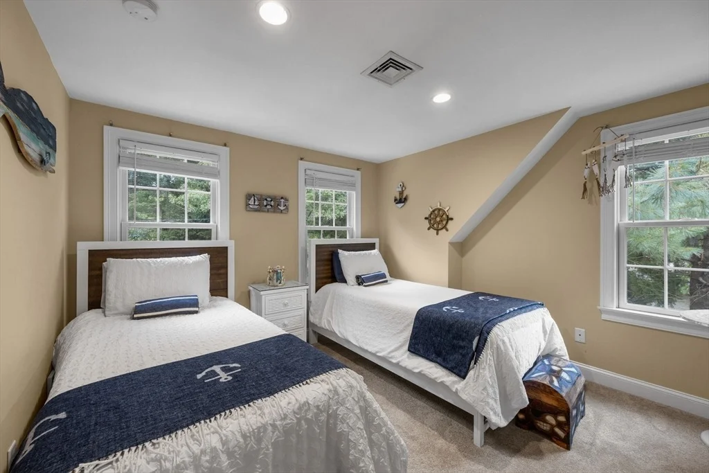 Photo of 10 Lawton Lane