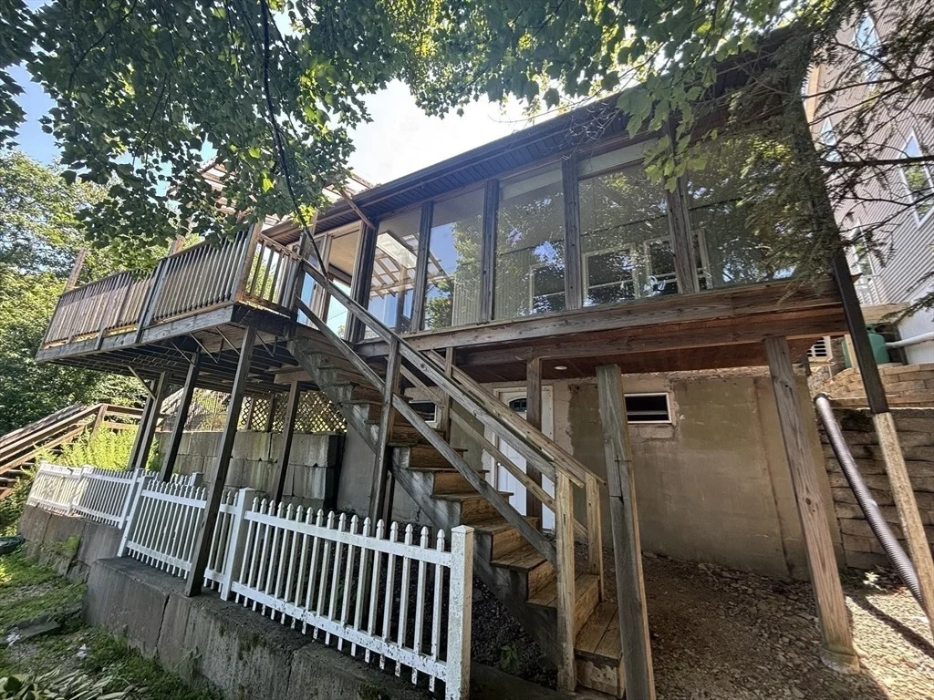 Photo of 570 Eastside Road