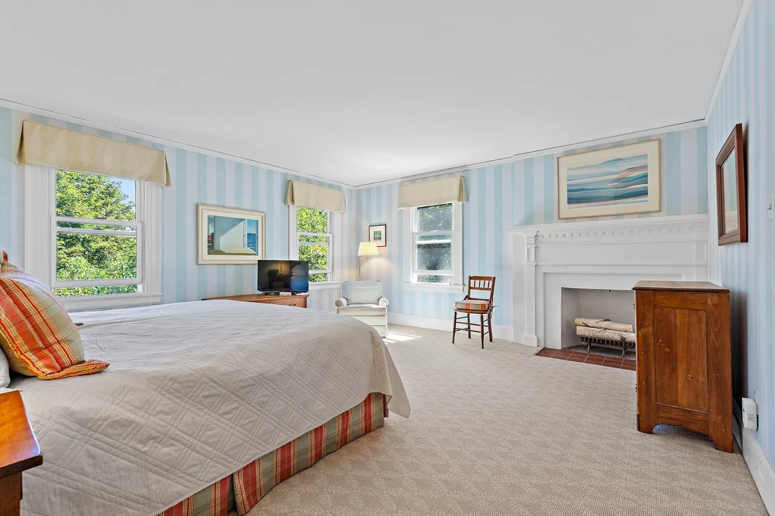 Photo of 8 Oakmount Circle