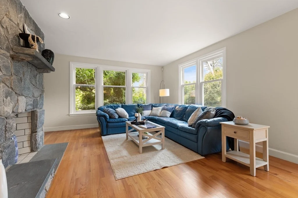 Photo of 323 Robert Rd