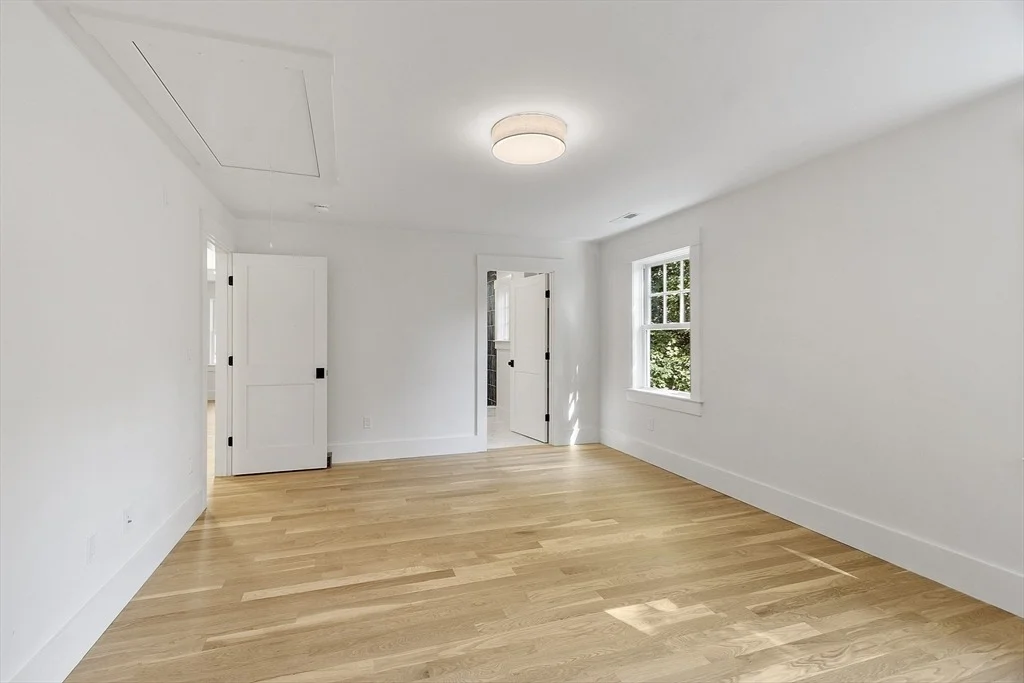Photo of 140 Revolutionary Road