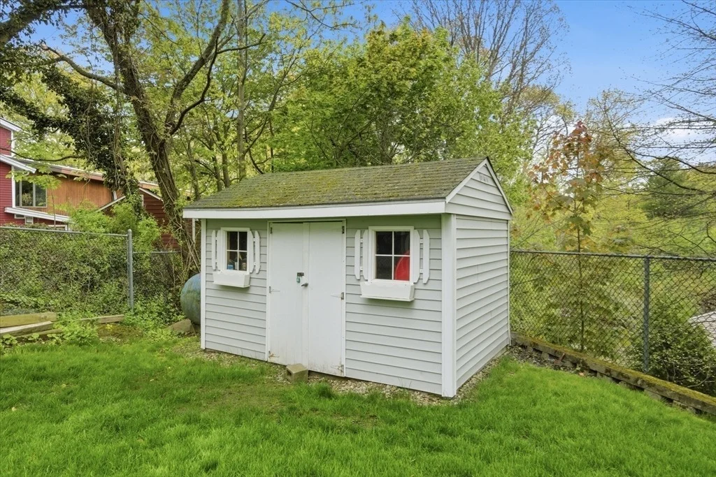 Photo of 18 Oakridge Dr