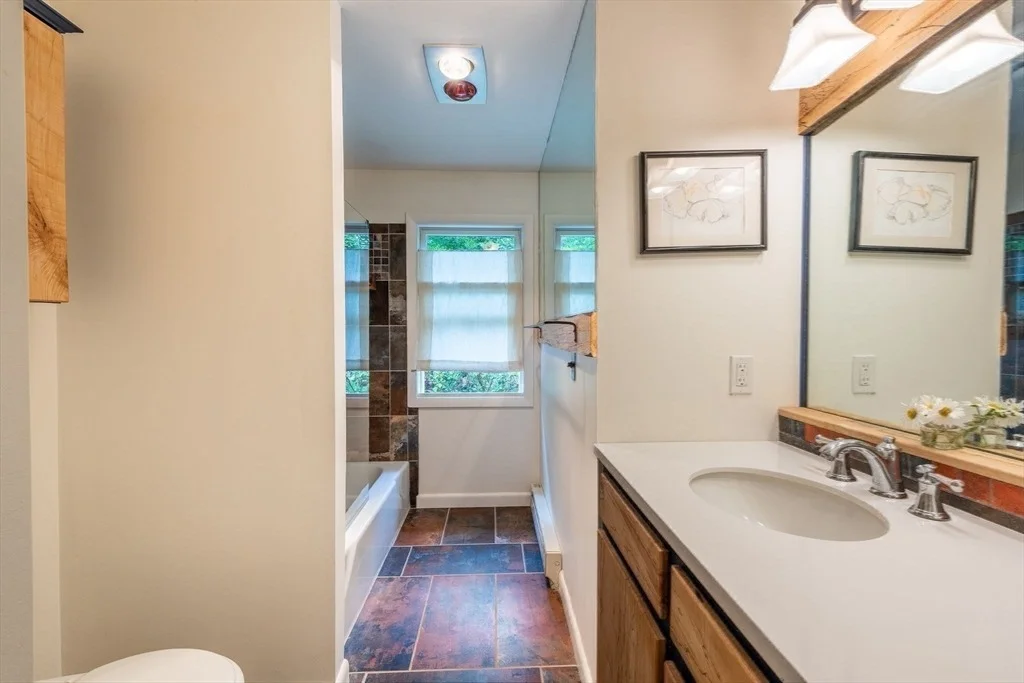 Photo of 54 Deepwoods Dr