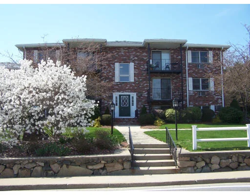 Photo of Unit J at 25 Pine Street