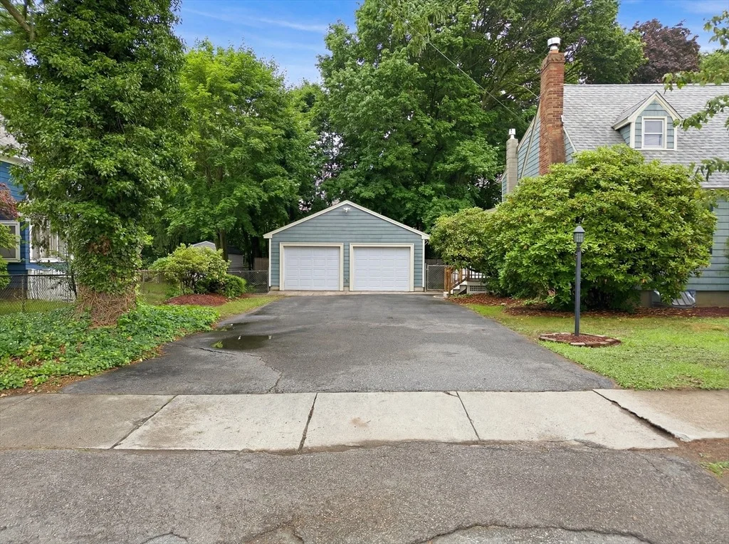 Photo of 8 Brackett Ave