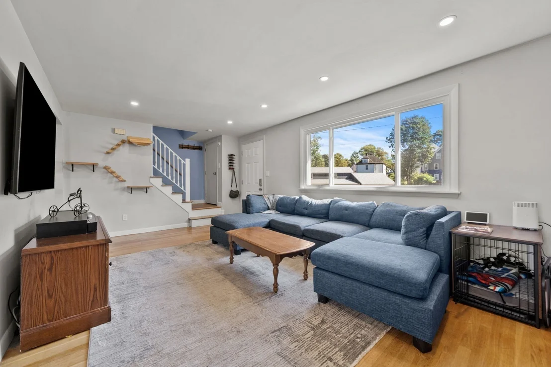 Photo of 18 Thompson Ln