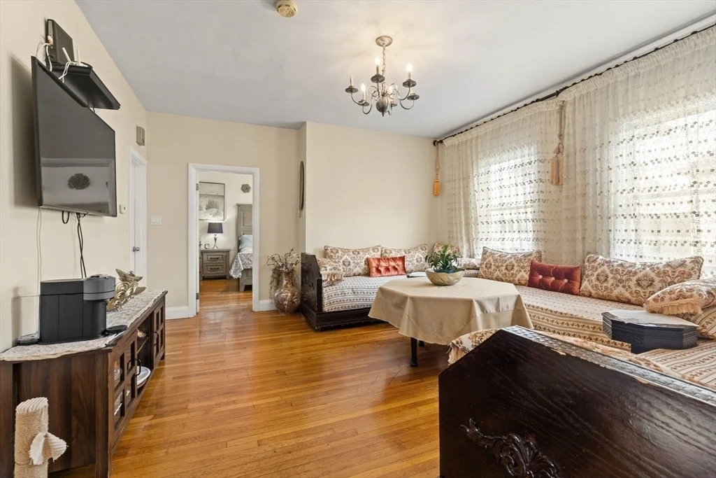Photo of 48R Tappan Pl
