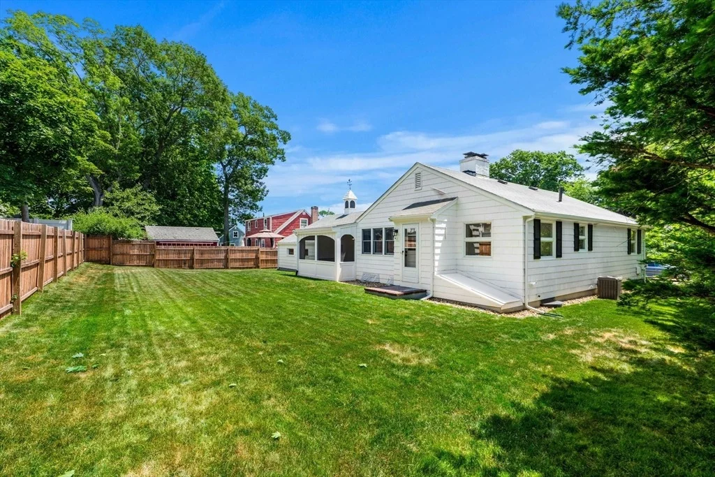 Photo of 46 Woodcrest Dr