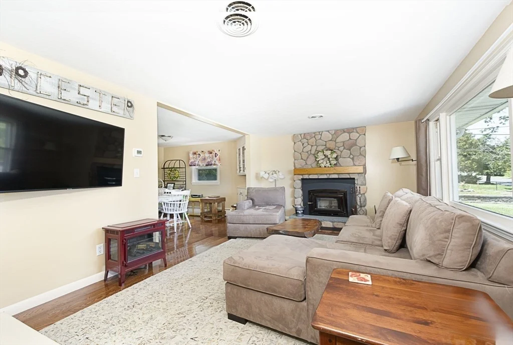 Photo of 23 Mary Ann Dr
