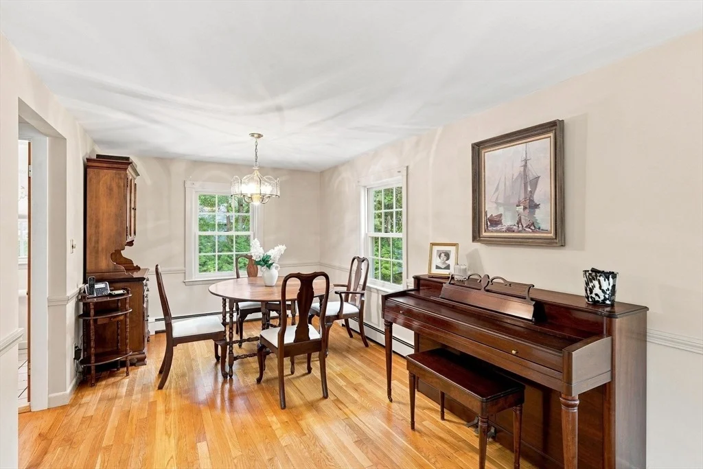 Photo of 6 Cedarview Rd