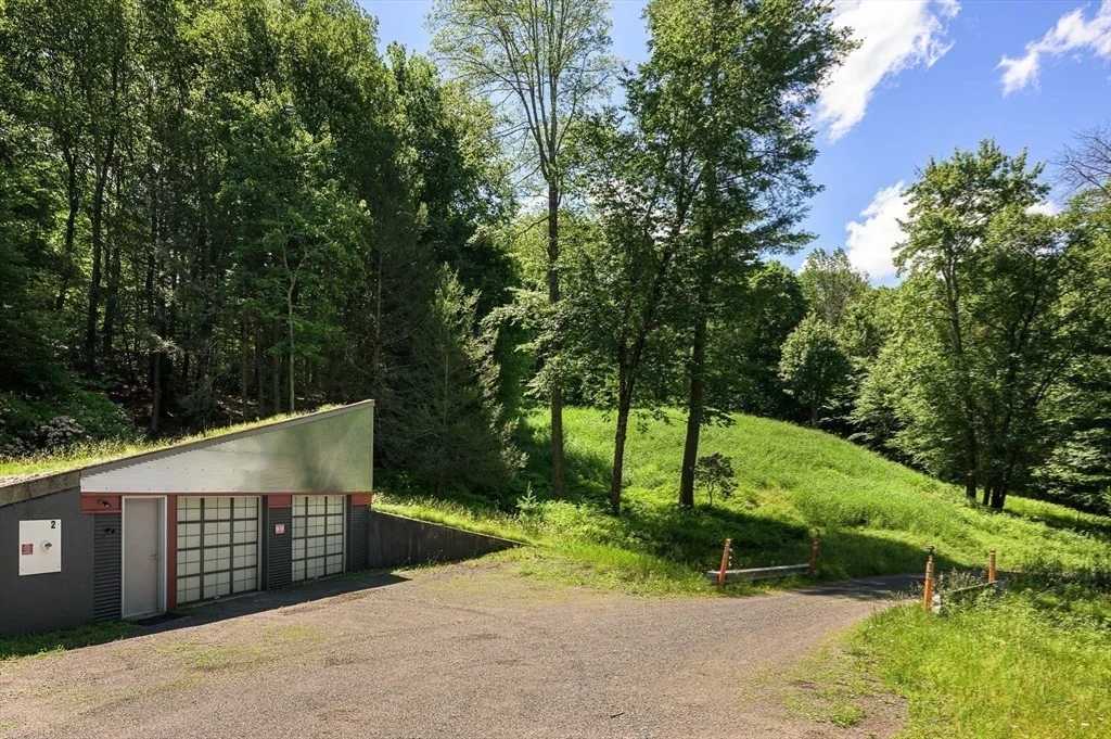 Photo of 2 Laurel Hill Dr
