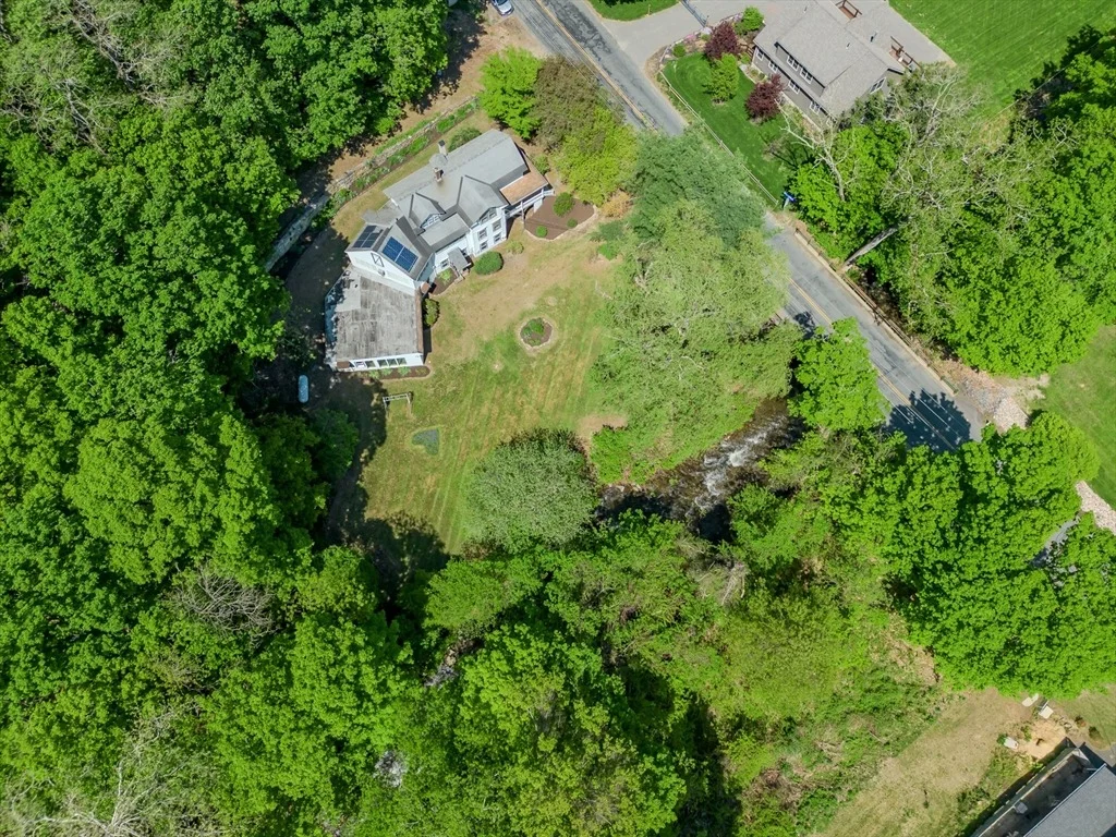 Photo of 1 Chestnut Plain Rd