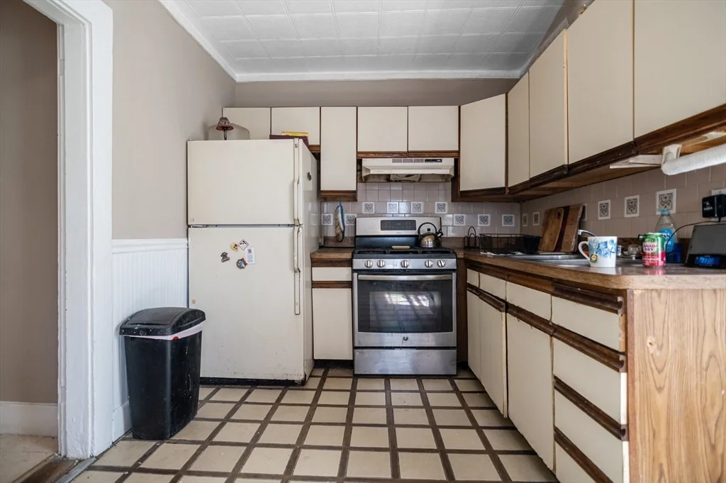 Photo of 385 Centre St