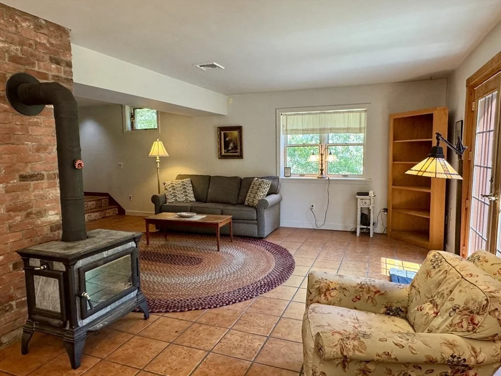Photo of 1450 West Road
