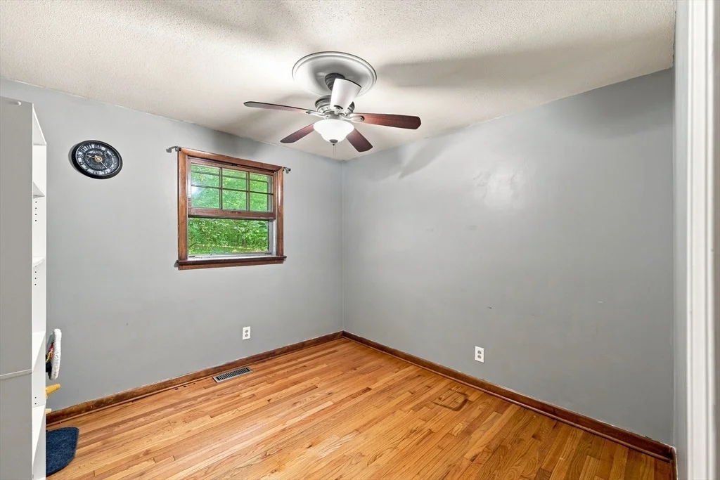 Photo of 93 Leno Rd