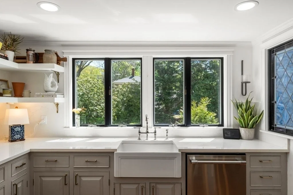 Photo of 979 Summer Street