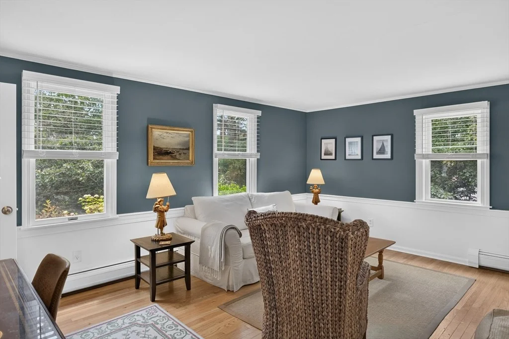 Photo of 25 Marthas Ln