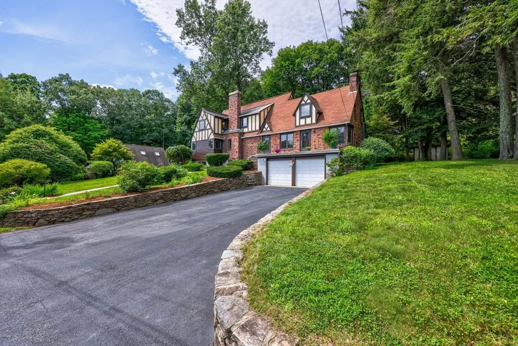 Photo of 6 Old Brook Dr